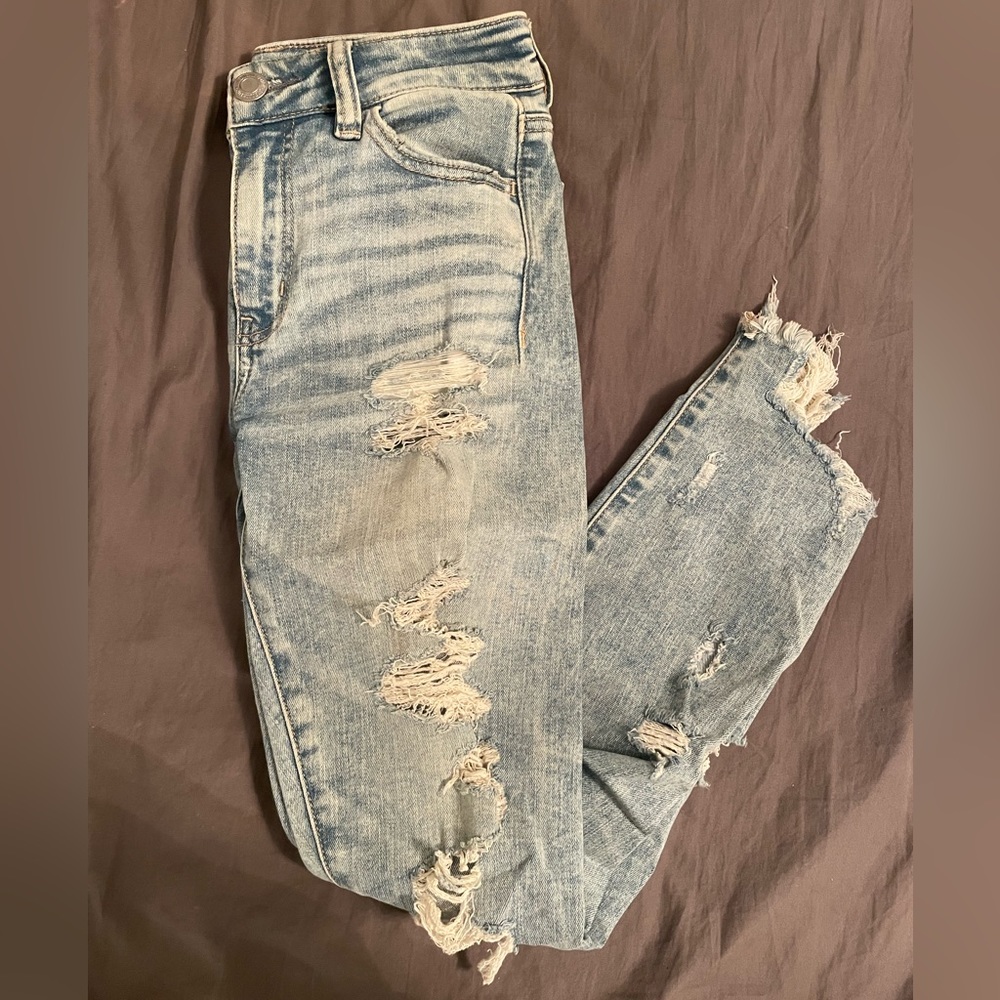 American Eagle Light wash ripped jeans
